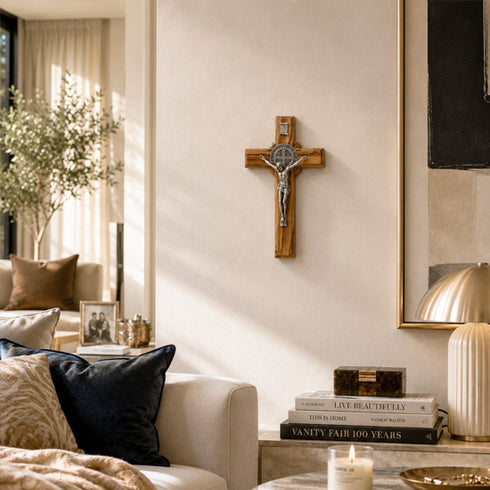 Living room with a crucifix on the wall, books, and decorative items.